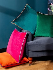 Riva Paoletti Emerald Green/Blush Pink 55 x 55cm Meridian Velvet Cushion - Image 2 of 5