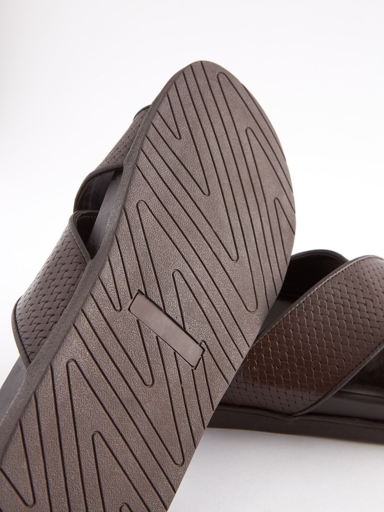 Brązowy - Embossed Leather Cross Strap Sandals - Image 4 of 6