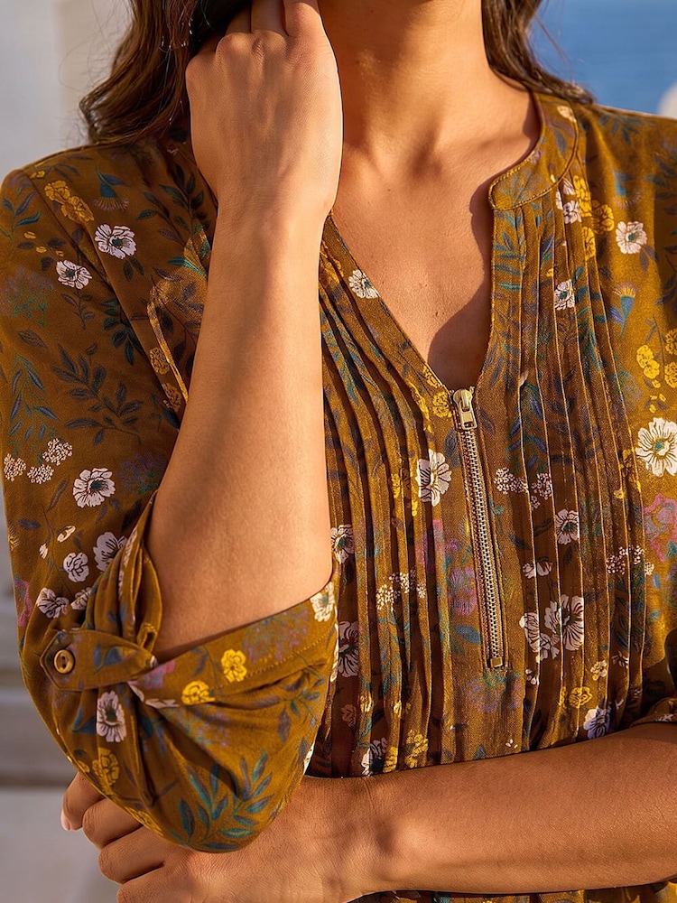 Roman Brown Textured Floral Pintuck Tunic Top - Image 4 of 4 Roman Brown Textured Floral Pintuck Tunic Top - Image 4 of 4