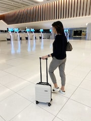 Белый - Чемодан Cabin Max Anode Four Wheel Carry On Easyjet Sized Underseat 45cm Suitcase - Image 1 of 4