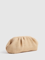 Clutch de rafia fruncido Delilah de Reiss - Imagen 4 de 7