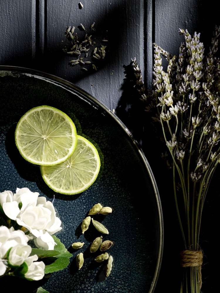 Country Luxe 170ml Twilight Spa Lavender and Cardamom Fragranced Reed Diffuser - Image 2 of 5
