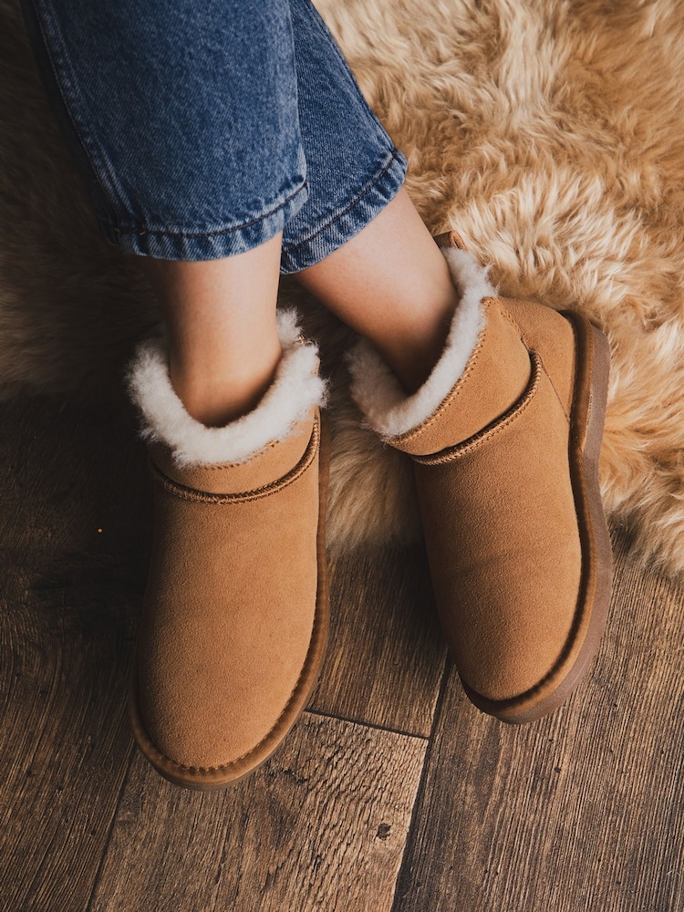 Lakeland Leather Tan Brown Ladies Sheepskin Boots Slippers - Image 1 of 4