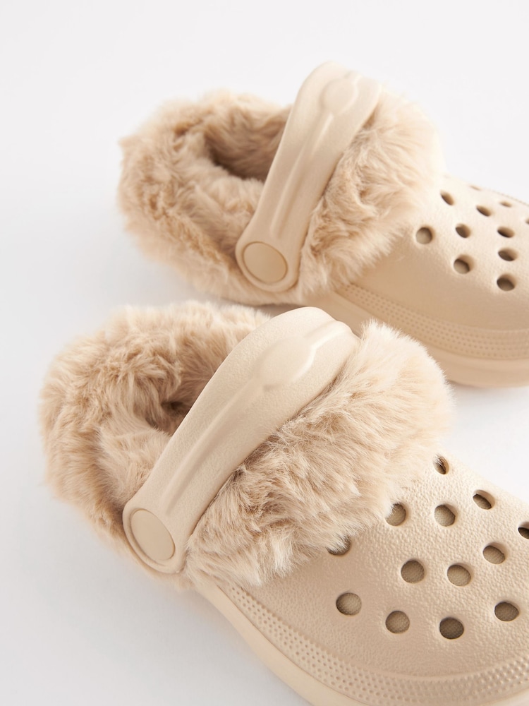 Neutral/Beige - Clogs-Slipper mit Futter aus Fellimitat - Bild 5 von 5 Neutral/Beige - Clogs-Slipper mit Futter aus Fellimitat - Bild 5 von 5
