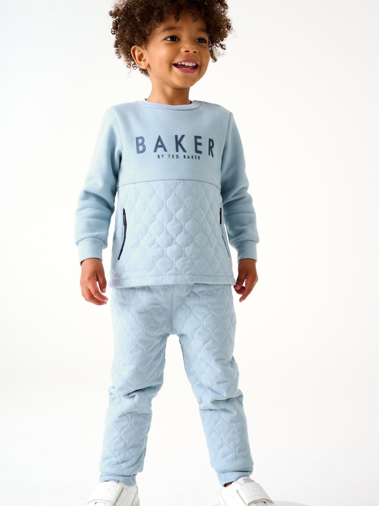 komplet prešitega puloverja in hlač za prosti čas Baker by Ted Baker (0-6 let) - Slika 1 iz 14 komplet prešitega puloverja in hlač za prosti čas Baker by Ted Baker (0-6 let) - Slika 1 iz 14
