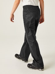 Negro - Sobrepantalón con diseño plegable e impermeable para niños de Regatta - Imagen 3 de 9
