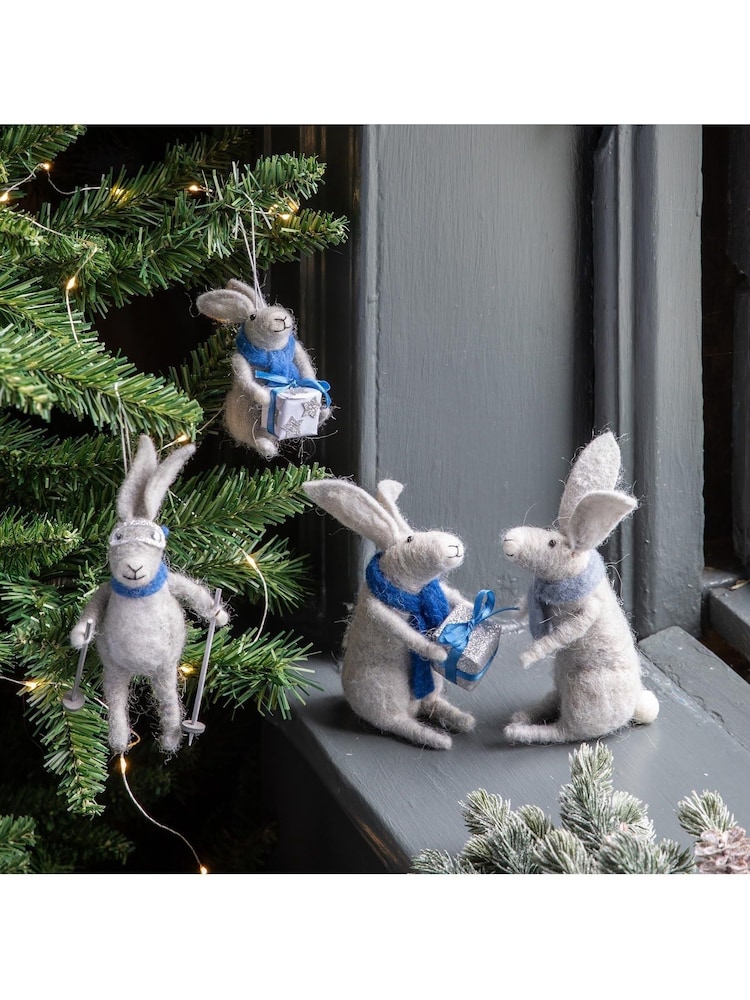 Gallery Home Set of 2 Grey Skiing Hares - Image 2 of 3 Gallery Home Set of 2 Grey Skiing Hares - Image 2 of 3