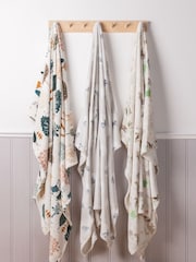Peter Rabbit™ Grey Teddy Spot Me Fleece Throw - Image 3 of 4