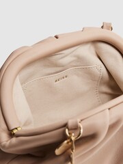 Colorete - Clutch de cuero de nappa Elsa de Reiss - Imagen 4 de 6