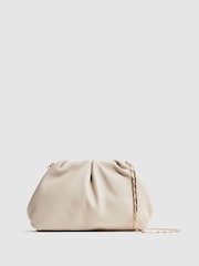 Off White - Clutch de cuero de nappa Elsa de Reiss - Imagen 1 de 5