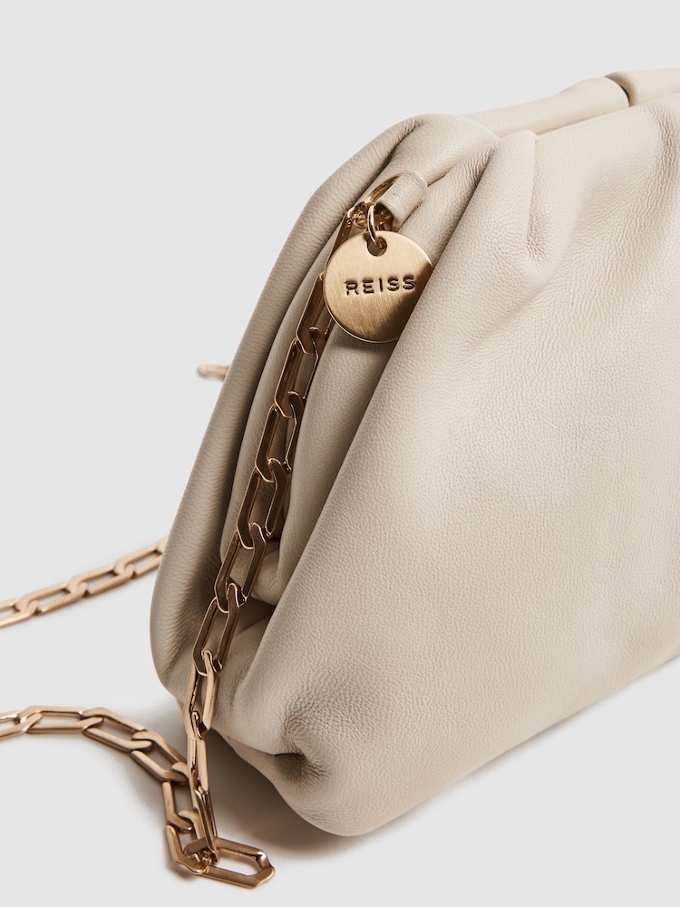 Off White - Clutch de cuero de nappa Elsa de Reiss - Imagen 5 de 5