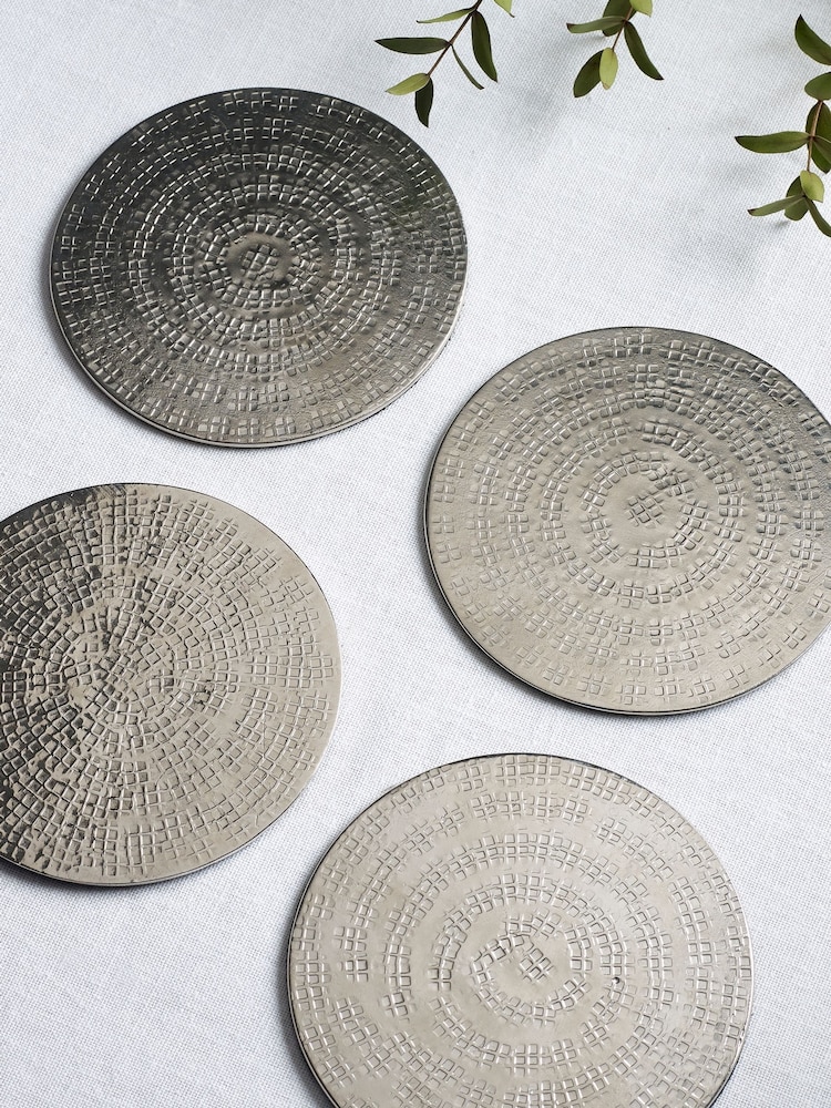 Silver Hammered Metal Placemats and Coasters Set of 4 Coasters - Image 2 of 3 Silver Hammered Metal Placemats and Coasters Set of 4 Coasters - Image 2 of 3