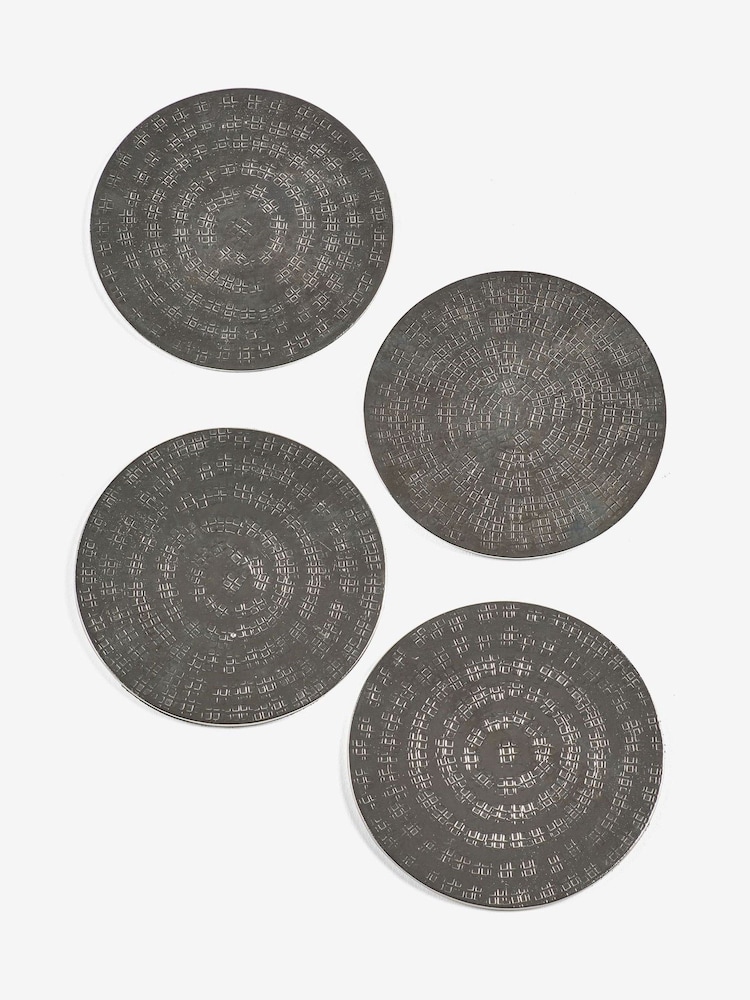 Silver Hammered Metal Placemats and Coasters Set of 4 Coasters - Image 3 of 3 Silver Hammered Metal Placemats and Coasters Set of 4 Coasters - Image 3 of 3