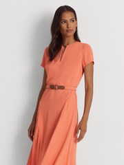 Sukienka Lauren Ralph Lauren z żorżety, z krótkim rękawem i paskiem, w kolorze koralowym różowym - Image 1 of 6