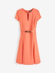 Sukienka Lauren Ralph Lauren z żorżety, z krótkim rękawem i paskiem, w kolorze koralowym różowym - Image 6 of 6