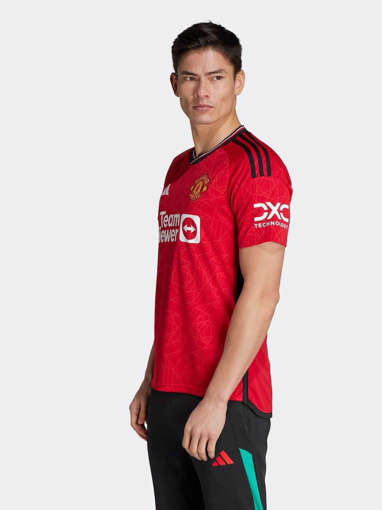 قميص Manchester United الأساسي لكرة القدم نسخة 23/24 من adidas - صورة 1 من 9 قميص Manchester United الأساسي لكرة القدم نسخة 23/24 من adidas - صورة 1 من 9