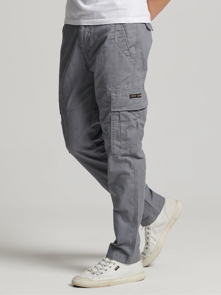 Серо-серый - Брюки карго Superdry Core - Изображение 1 из 8
