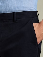 Mornarica - Kratke chino kratke hlače za vsak dan Reiss Wicket S - Slika 4 iz 6