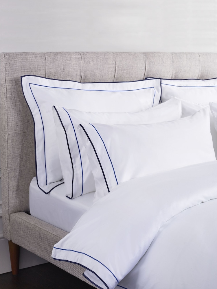 Jasper Conran White 800 Thread Count 100% Cotton Piped Standard Pillowcase - Image 4 of 4
