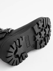 Schwarz - Warme Stiefel mit Schnallenriemen und Fellimitatfutter - Bild 4 von 6