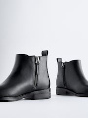 Schwarz - Niedrige Chelsea-Stiefel - Bild 4 von 5