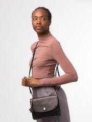 Schwarz - Conkca Cara Clutch zum Umhängen aus Leder - Bild 6 von 6