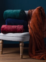 Riva Home Ruby Empress Faux Fur Throw - Image 5 of 5
