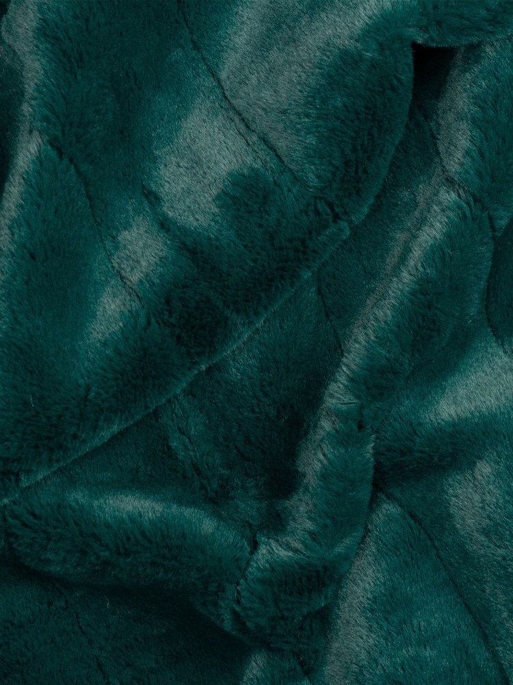 Riva Home Emerald Empress Faux Fur Throw - Image 5 of 5