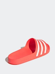 أحمر - حذاء مفتوح مائي Adilette من Adidas - صورة 2 من 9