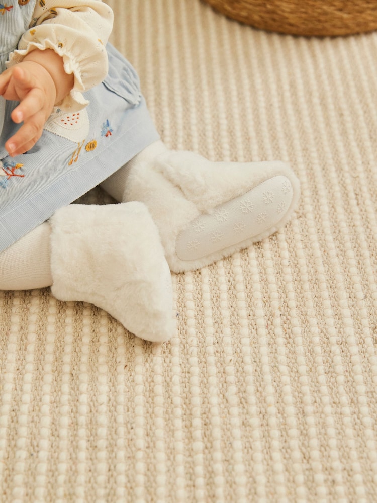 White Cosy Baby Boots (0-18mths) - Image 2 of 7 White Cosy Baby Boots (0-18mths) - Image 2 of 7
