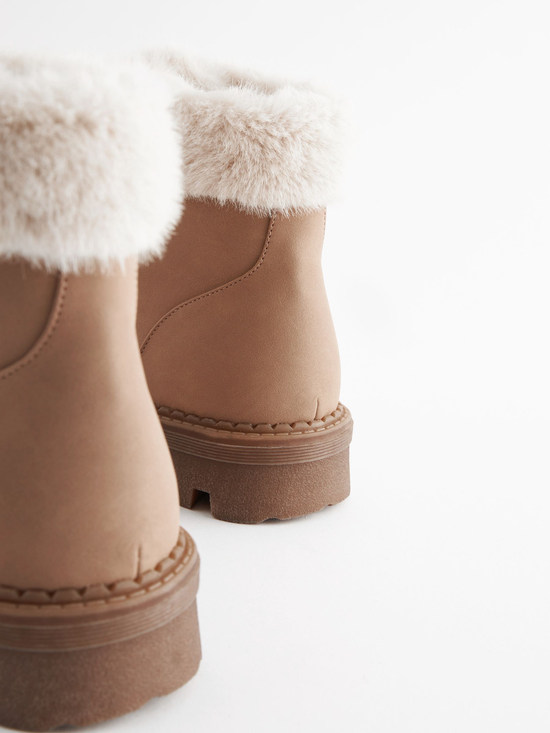 Tan furry boots hotsell