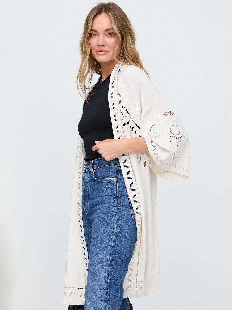 Raffya Lupe Edge To Edge Embroidered Kimono In - صورة 1 من 4 Raffya Lupe Edge To Edge Embroidered Kimono In - صورة 1 من 4