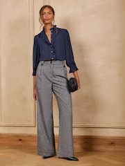 Love & Roses Ruffle 3/4 Sleeve Blouse - Attēls 3 no 4