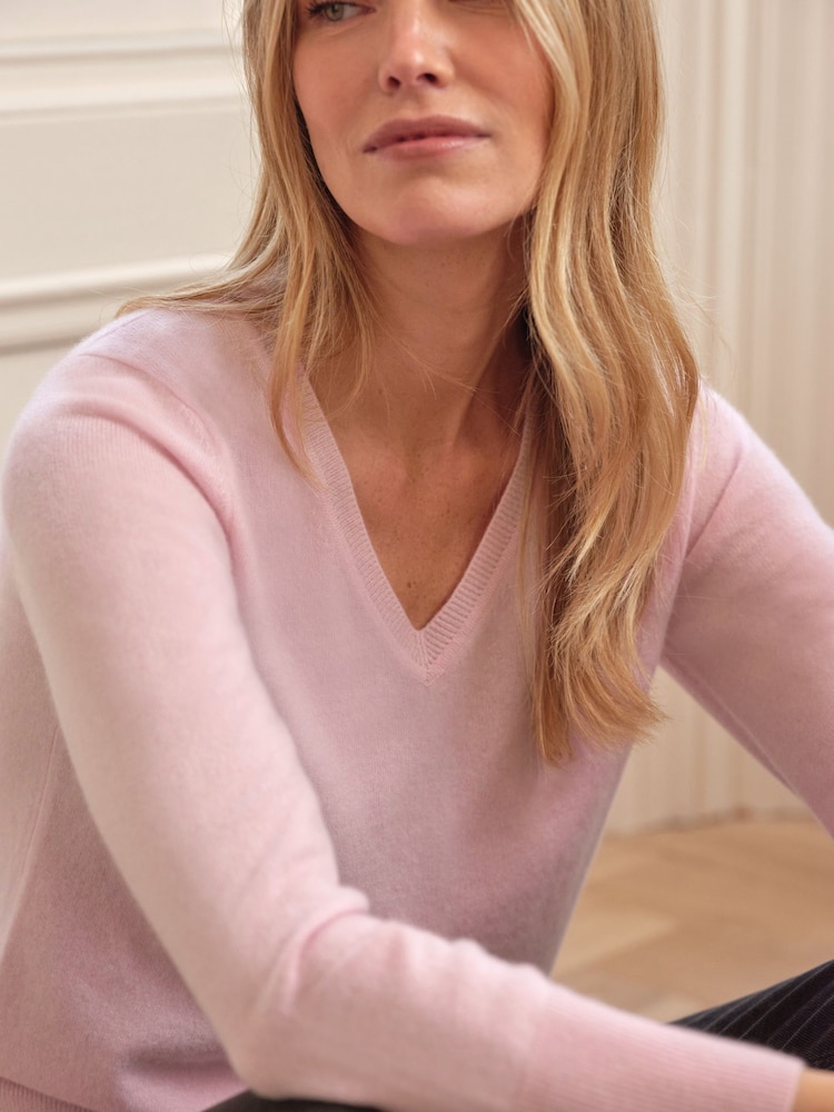 Pure Collection Pink Cashmere V-Neck Jumper - Image 3 of 3 Pure Collection Pink Cashmere V-Neck Jumper - Image 3 of 3