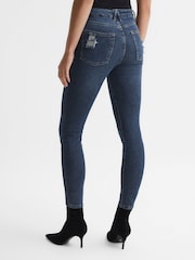 Good American Released Hem Skinny Jeans - Image 5 of 6