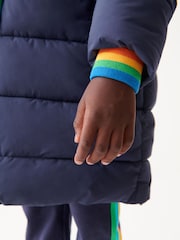 Little Bird By Jools Oliver Spritzwasserfester, wattierter Mantel mit Regenbogendesign und langem Schnitt - Bild 8 von 12