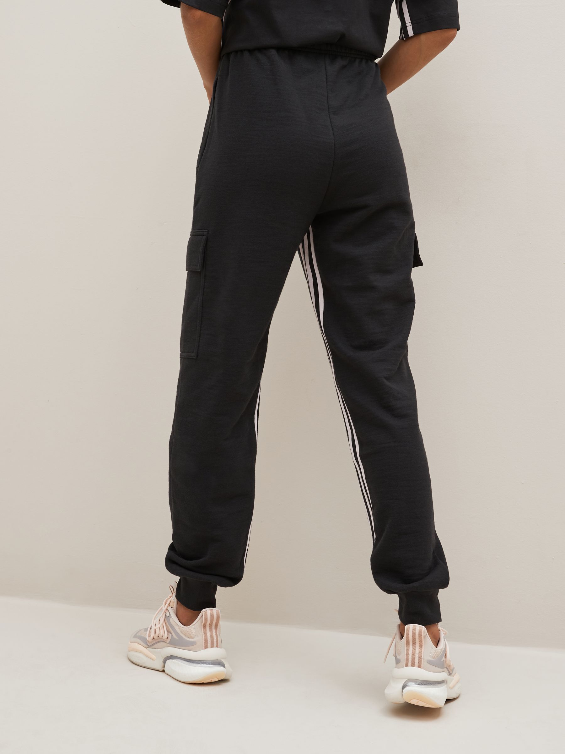 Black tapered sweatpants best sale