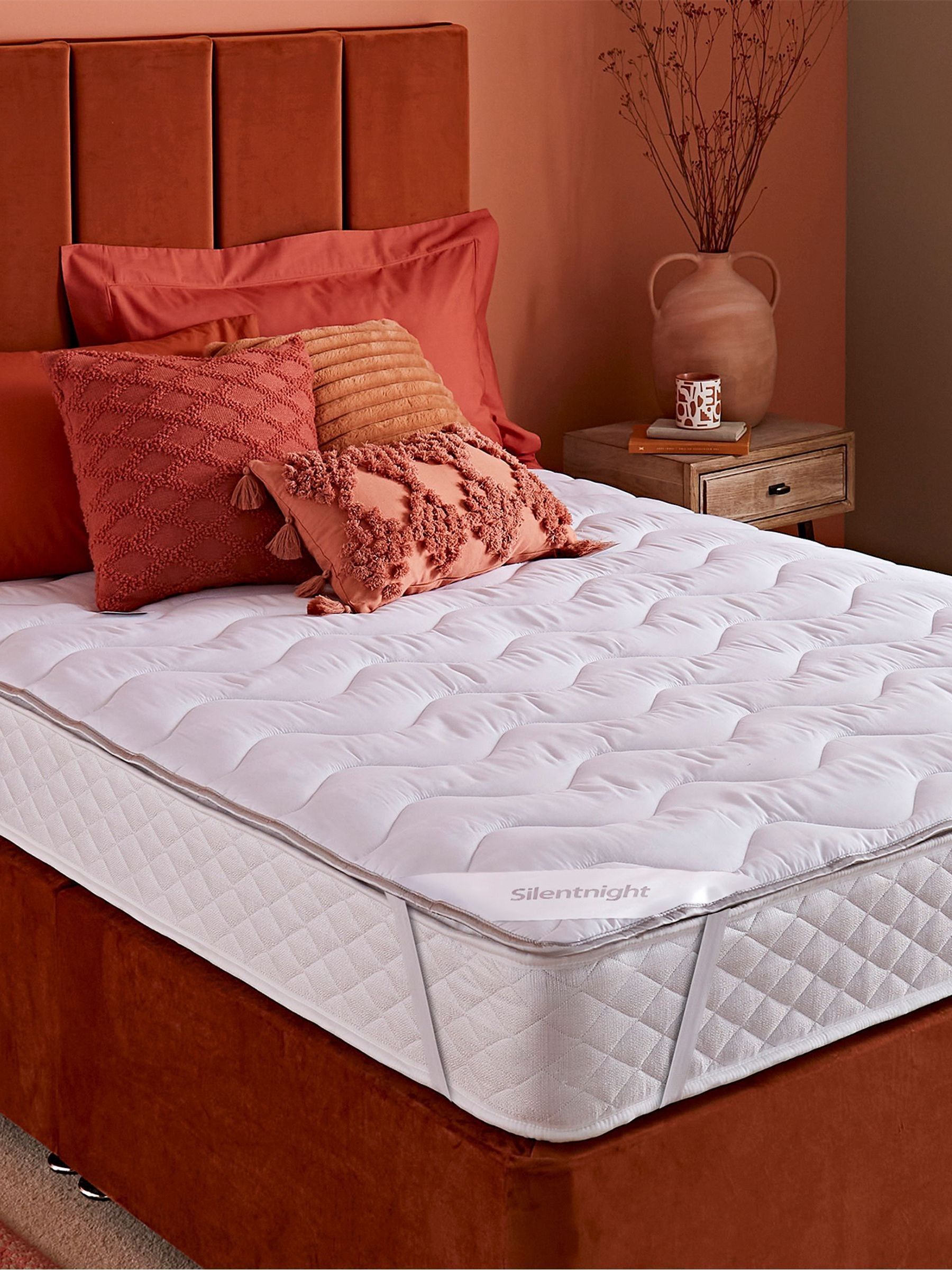 Silentnight White Self Heating Mattress Topper - Image 1 of 9