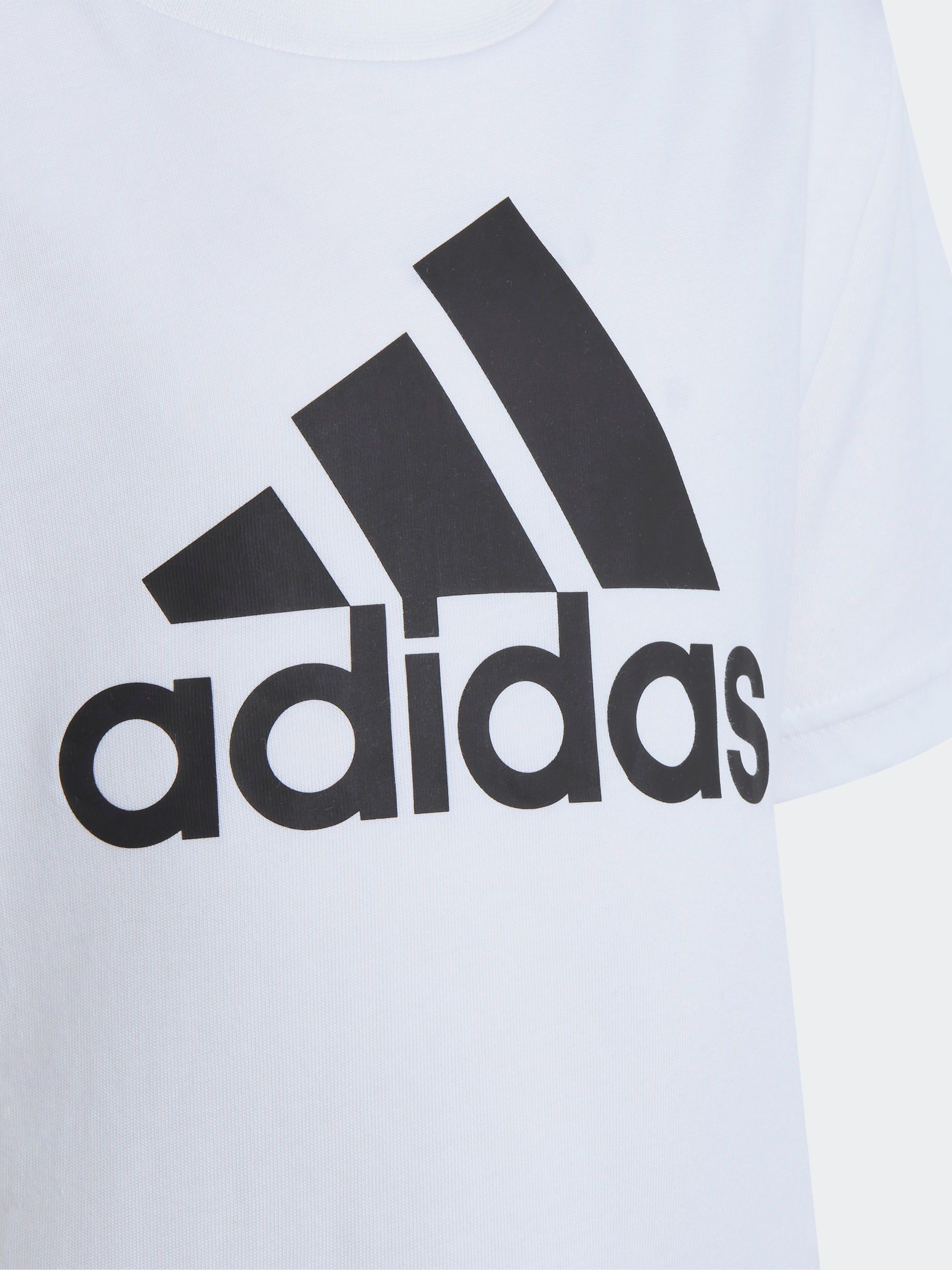 Kaufe Sie WeiB adidas 100 Baumwolle Sportswear Essentials T Shirt mit Logo bei Next Deutschland