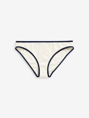 Weiß/Blau Kontrast - Bikinihose mit hohem Beinausschnitt - Bild 5 von 5