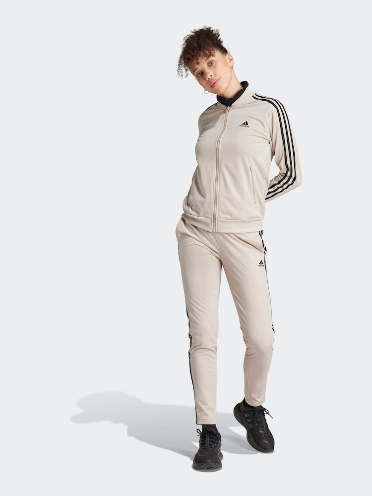 Hellbraun - adidas Basic-Trainingsanzug mit 3 Streifen - Bild 10 von 10 Hellbraun - adidas Basic-Trainingsanzug mit 3 Streifen - Bild 10 von 10