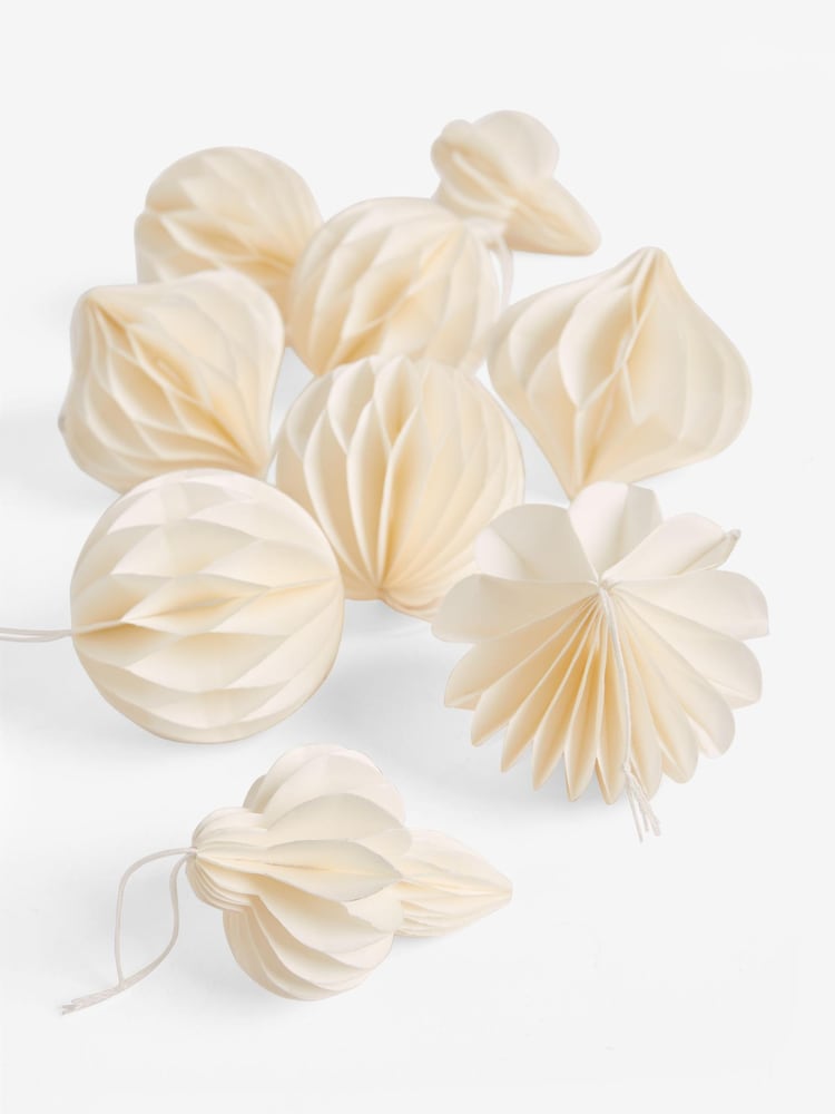 10 Pack White Paper Christmas Baubles - Image 4 of 6