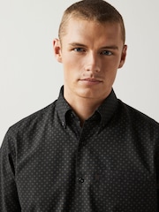 Черный/желтый с золотистым принтом - Обычный крой - Easy Iron Long Sleeve Single Cuff Printed Oxford Shirt - Изображение 1 из 10