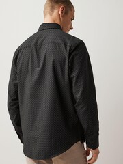 Черный/желтый с золотистым принтом - Обычный крой - Easy Iron Long Sleeve Single Cuff Printed Oxford Shirt - Изображение 3 из 10
