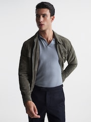 قميص بولو صوف ميرينو بياقة مفتوحة Duchie من REISS - Image 6 of 6