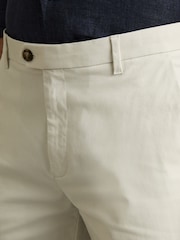 Reiss Chalk Wicket Cotton Chino Shorts with Stretch - Image 4 of 6