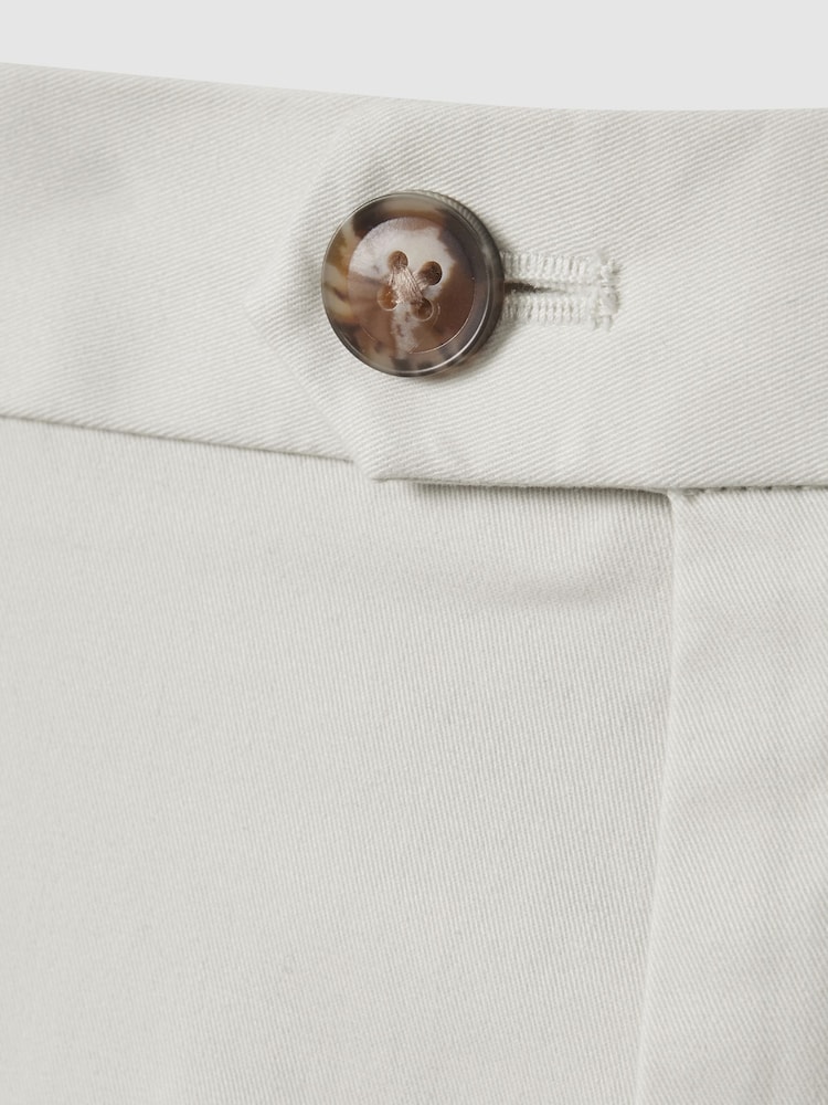 Caliza - Pantalones cortos chinos con elástico Wicket de Reiss - Imagen 5 de 5 Caliza - Pantalones cortos chinos con elástico Wicket de Reiss - Imagen 5 de 5