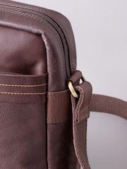 Lakeland Leather Brown Small Keswick Leather Messenger Bag - Image 6 of 6