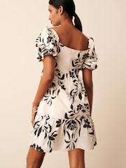 Black/White Floral Print Puff Sleeve  Mini Smock Dress - Image 3 of 6