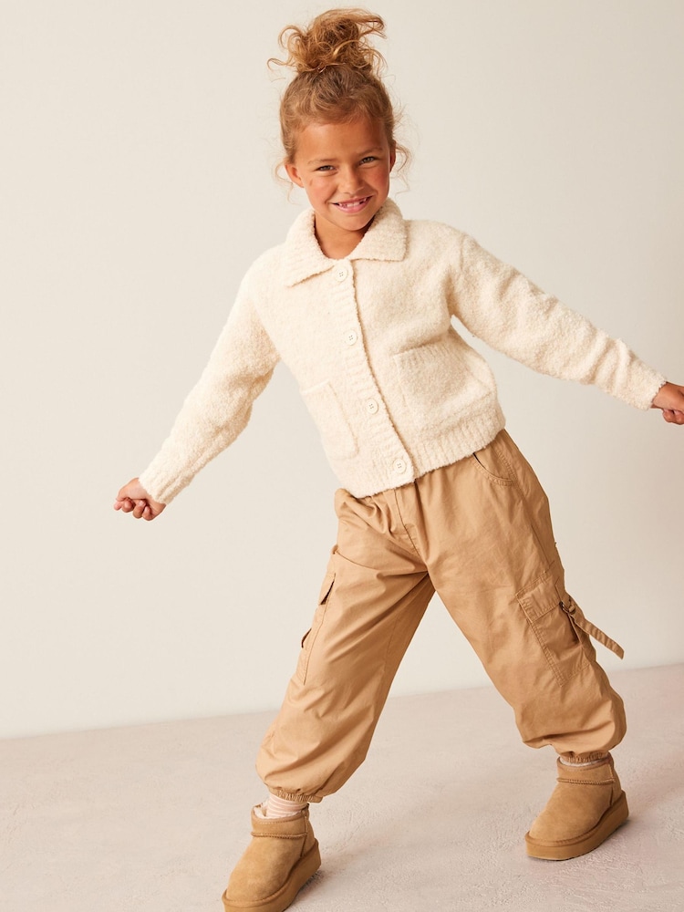 Ecru, Weiß - Strickjacke mit Bouclé-Kragen (3–16 Jahre) - Bild 1 von 9